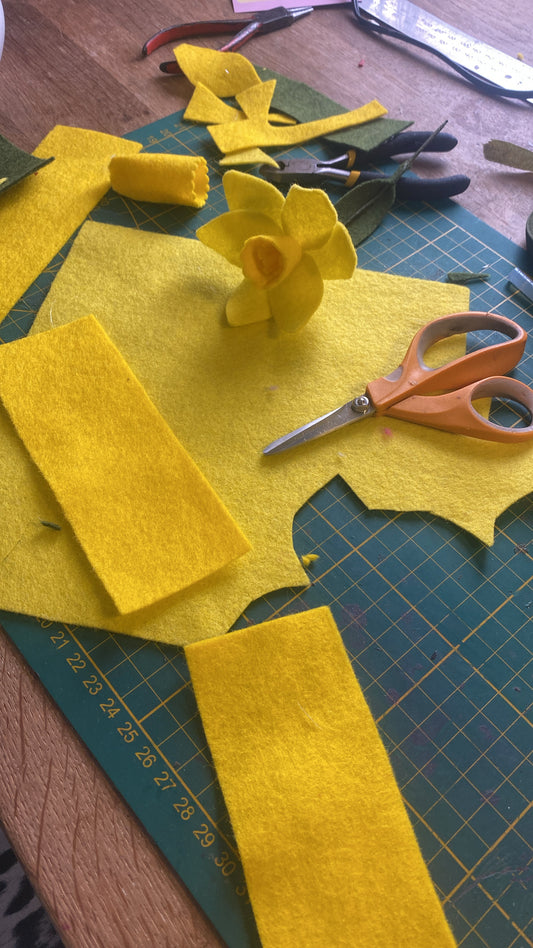 Workshop viltbloemen maken- boeketje Narcissen 15 maart