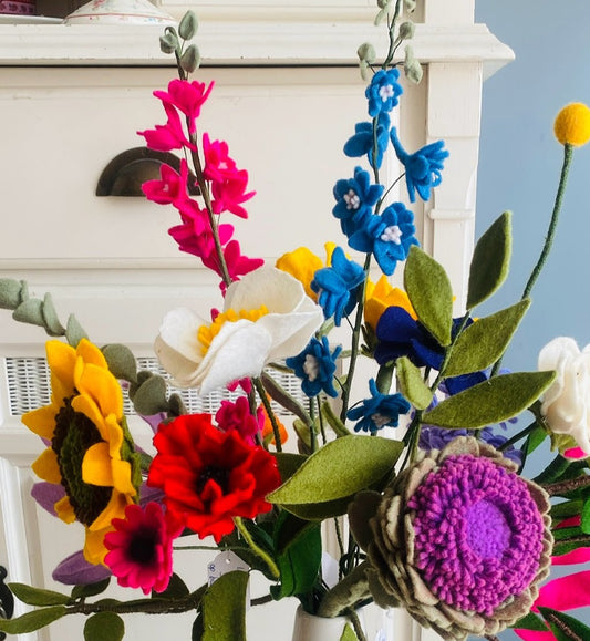 groot duurzaam handgemaakt boeket viltbloemen, handgemaakte viltbloeiers