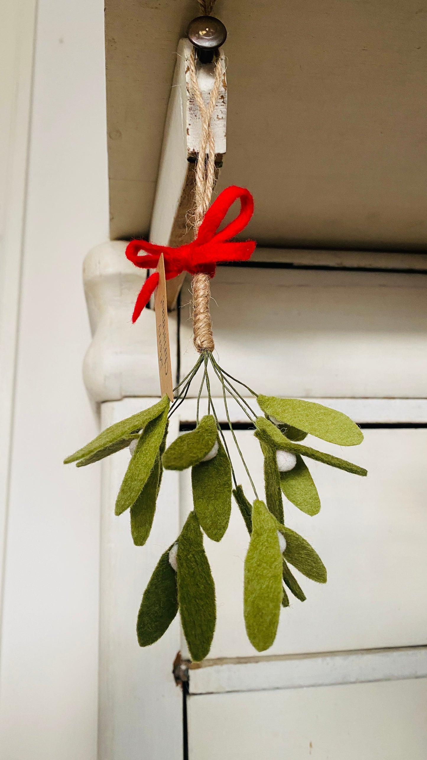 Kersthanger misletoe van vilt – liefdevolle kerstdecoratie