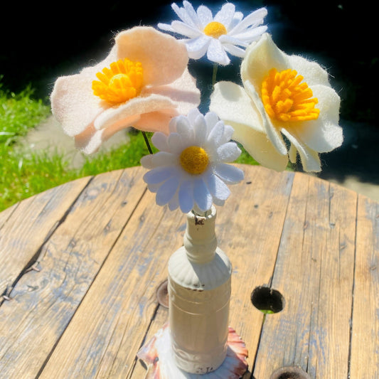 Boeket viltbloemen "Anemoon/margiet"