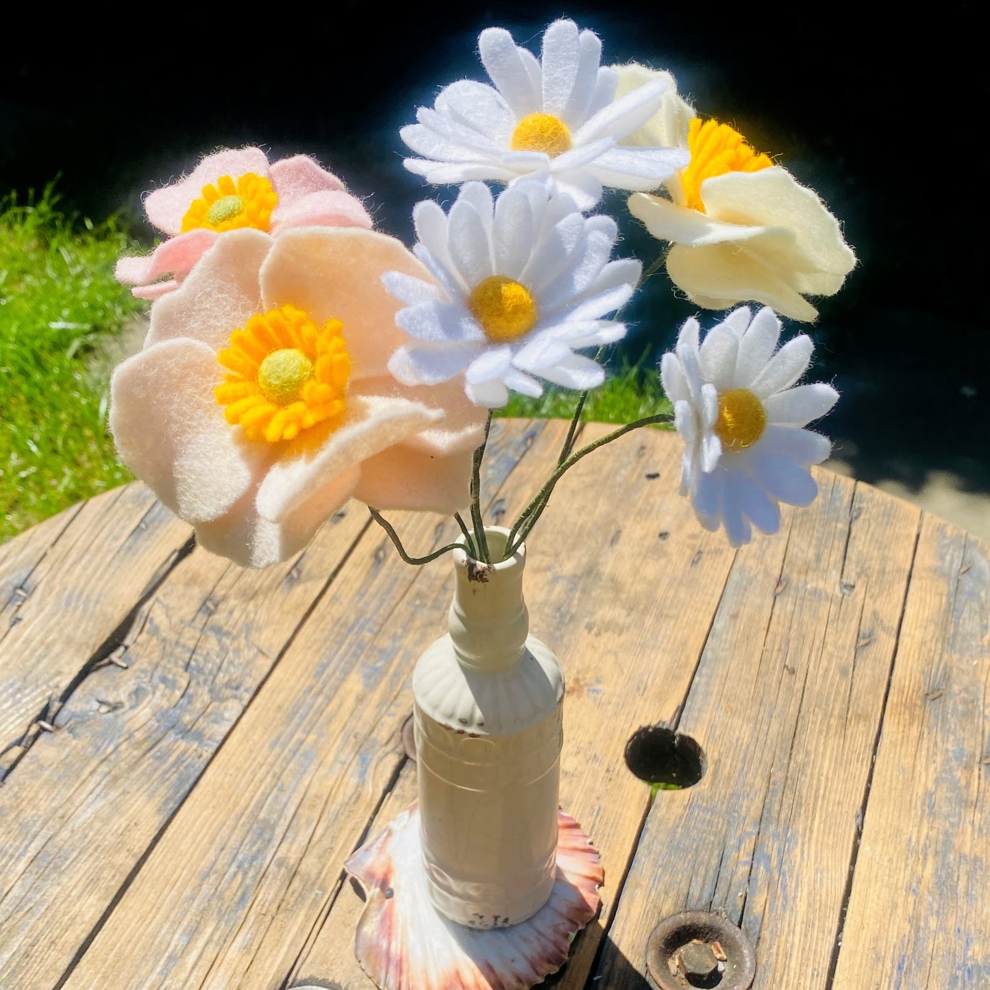 Boeket viltbloemen "Anemoon/margiet"