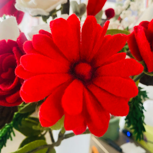 Rode handgemaakte viltbloem diy pakket