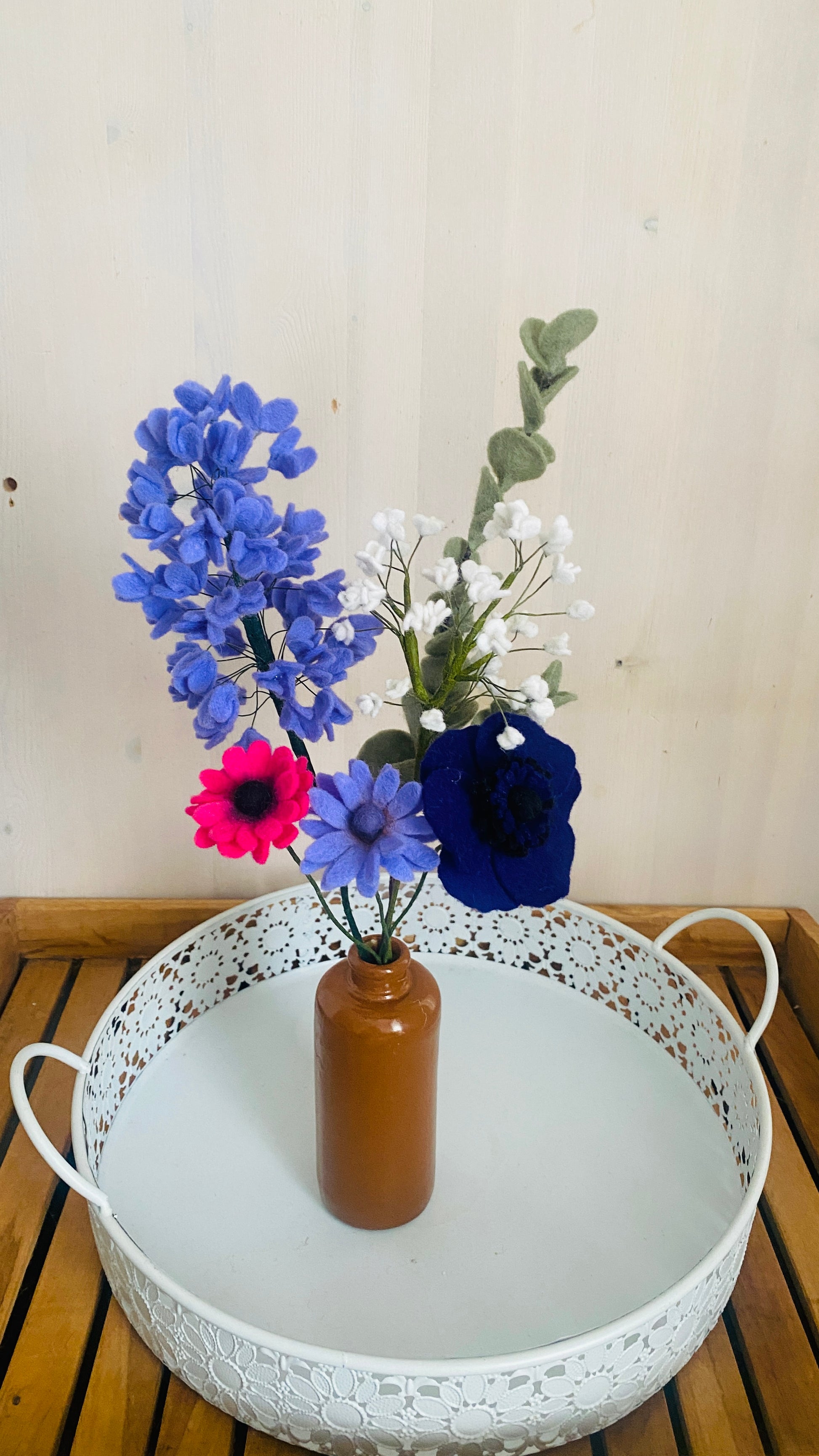 boeket viltbloemen handgemaakt van wolvilt met hortensia en spaanse margrieten