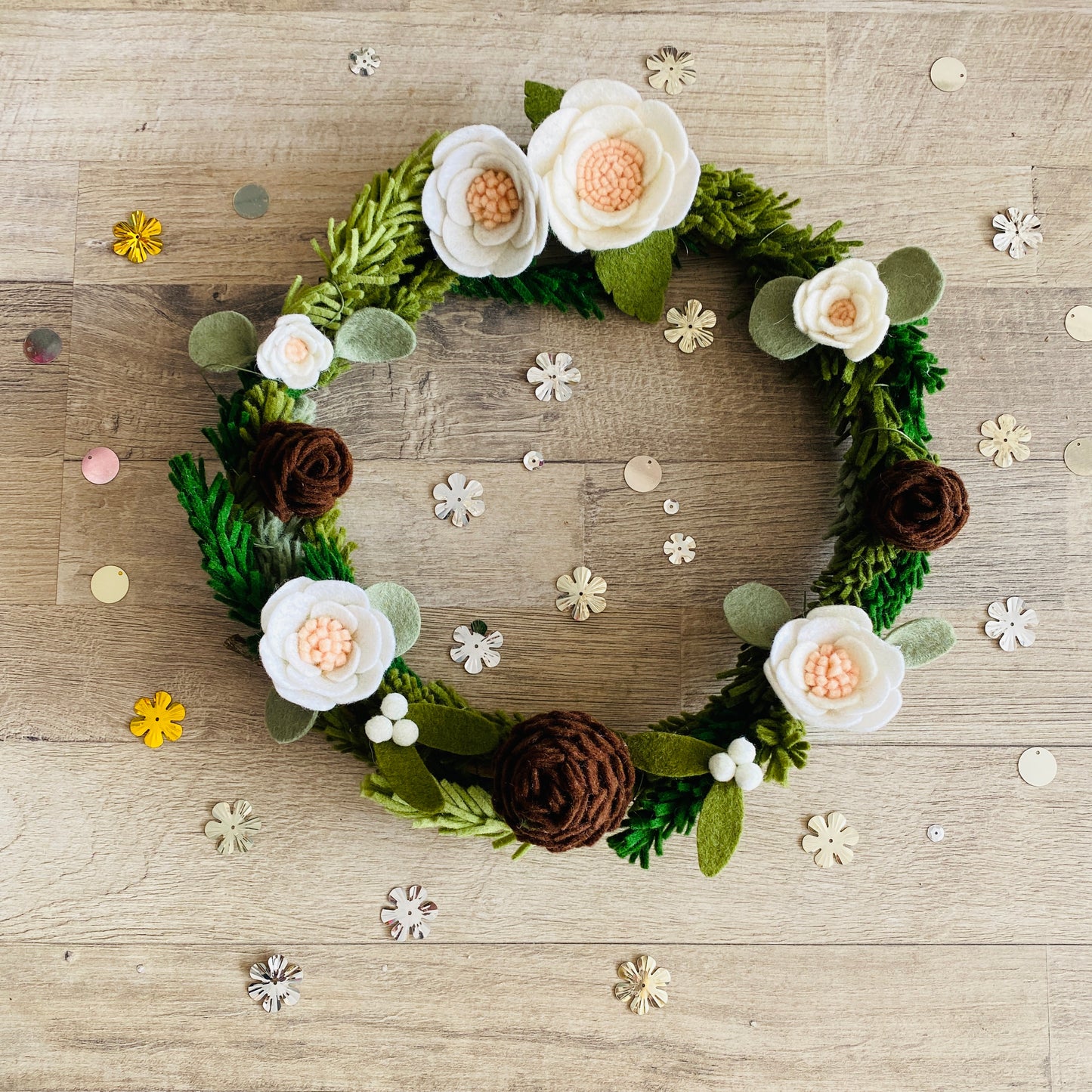 Kerstkrans van vilt