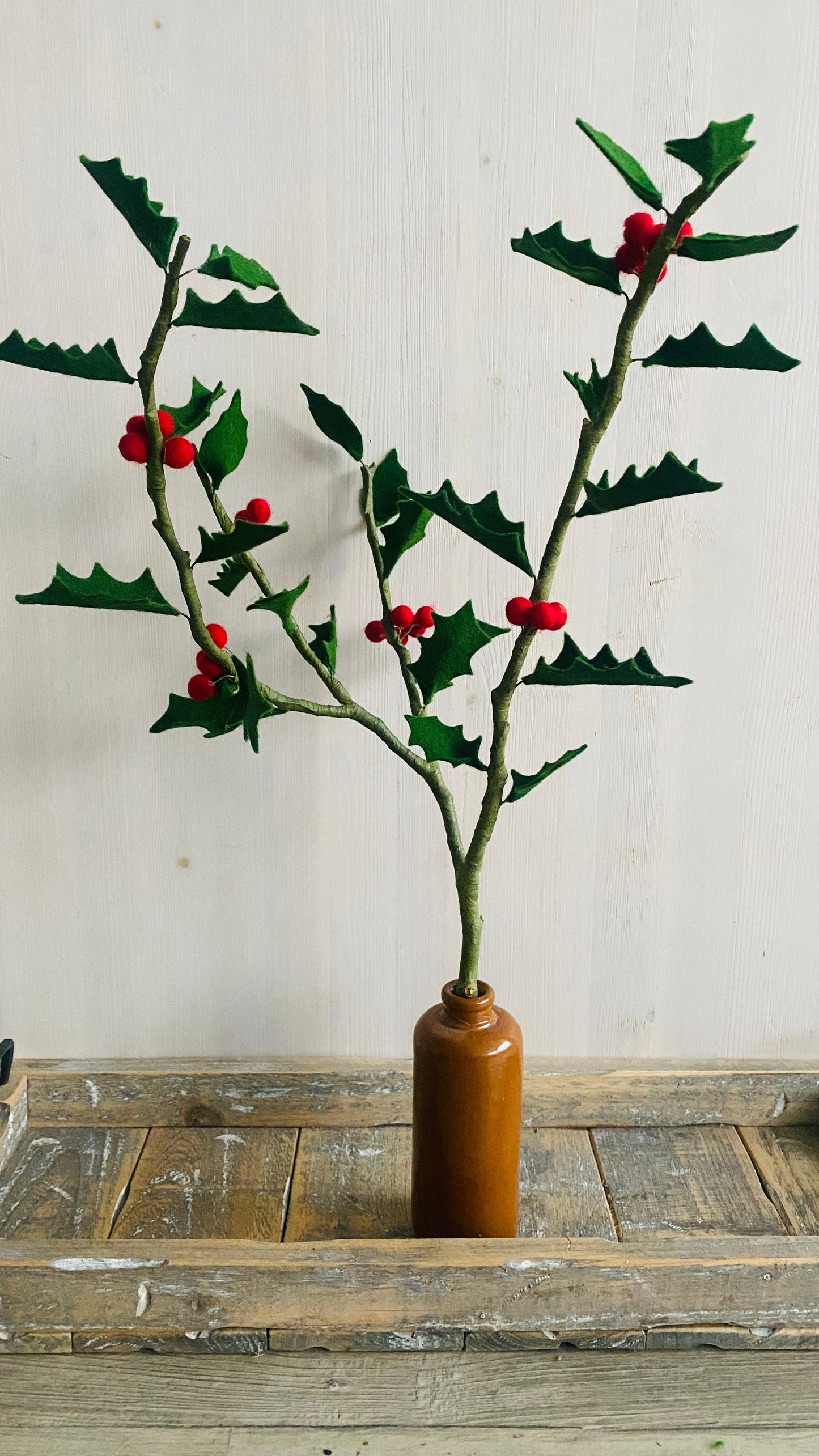 hulsttak met rode bessen- handgemaakt van 100 % wolvilt
