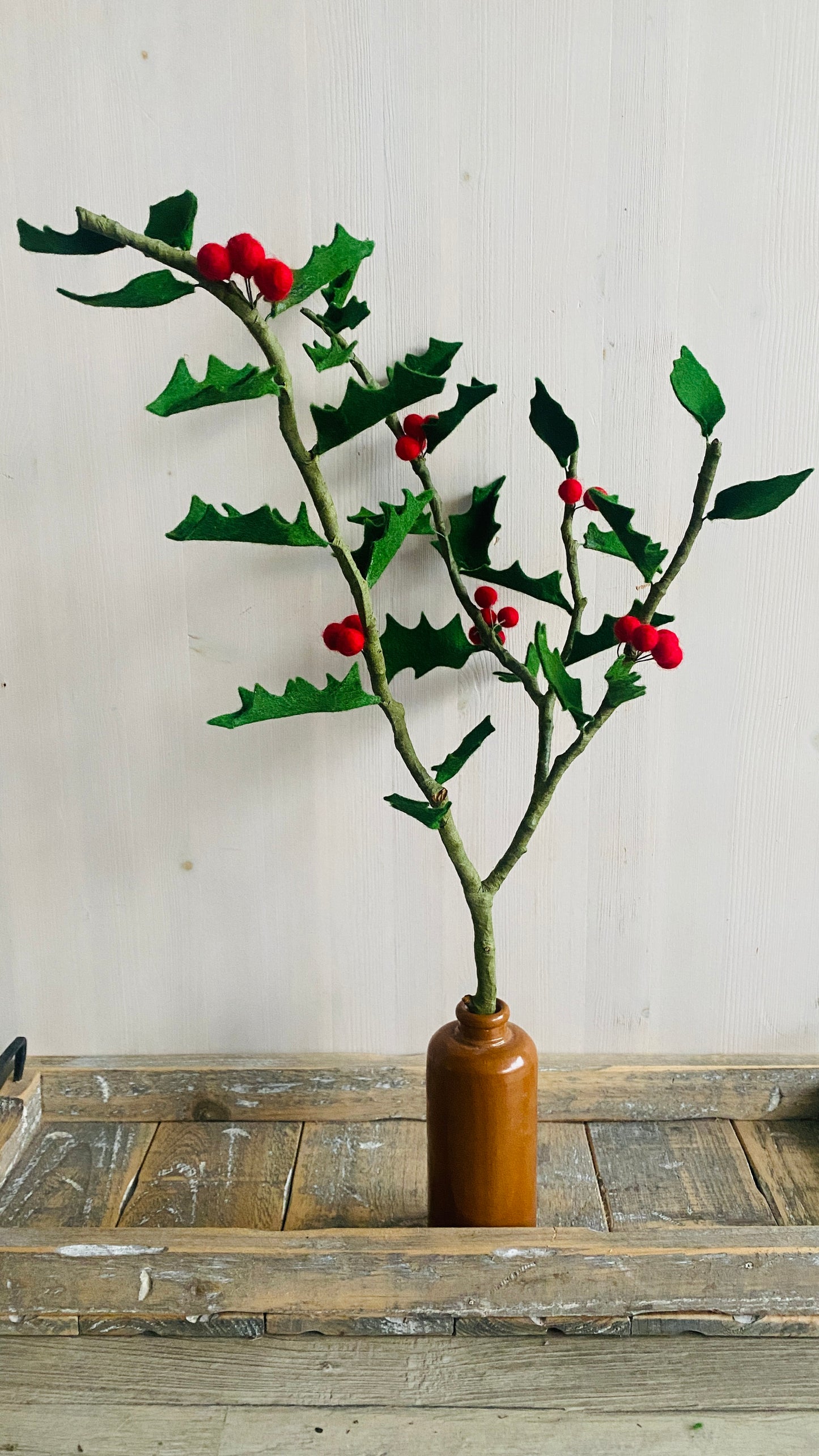 hulsttak met rode bessen- handgemaakt van 100 % wolvilt