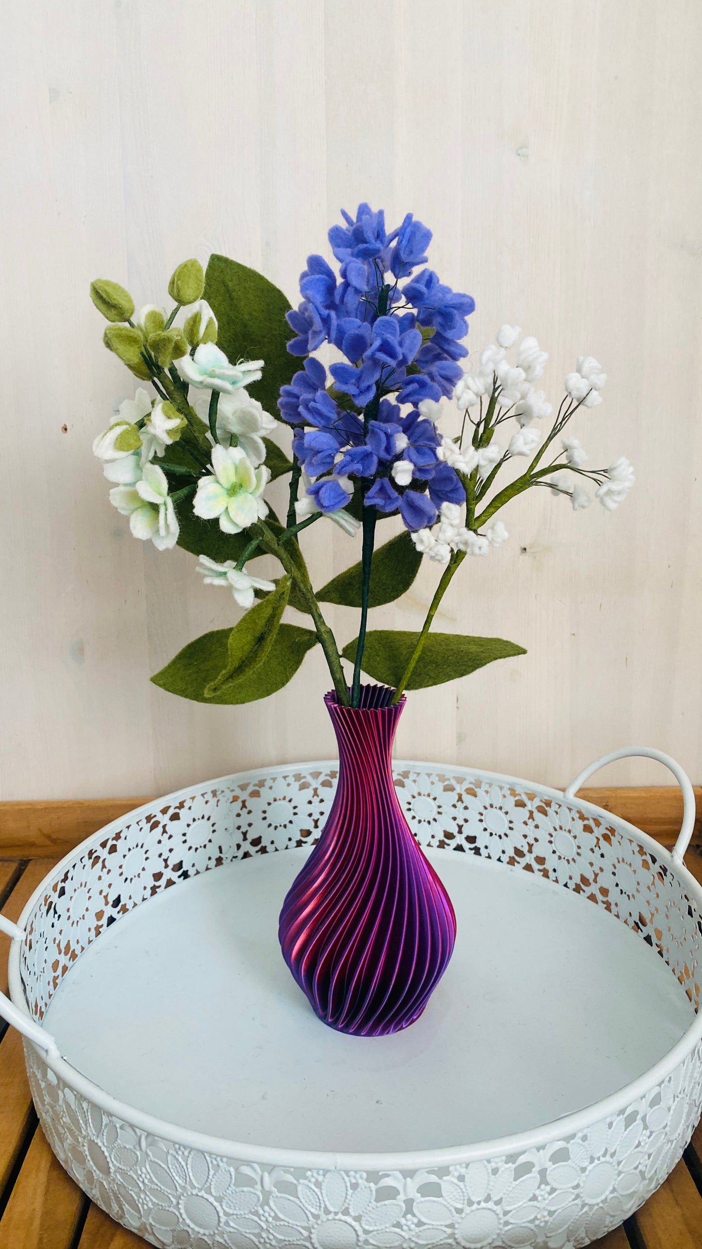 handgemaakt boeket viltbloemen met violier hortensia en gipskruid