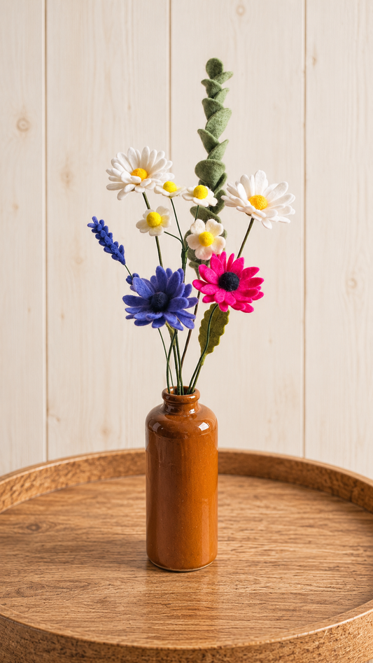 duurzaam handgemaakt boeket viltbloemen met margrieten en kamille
