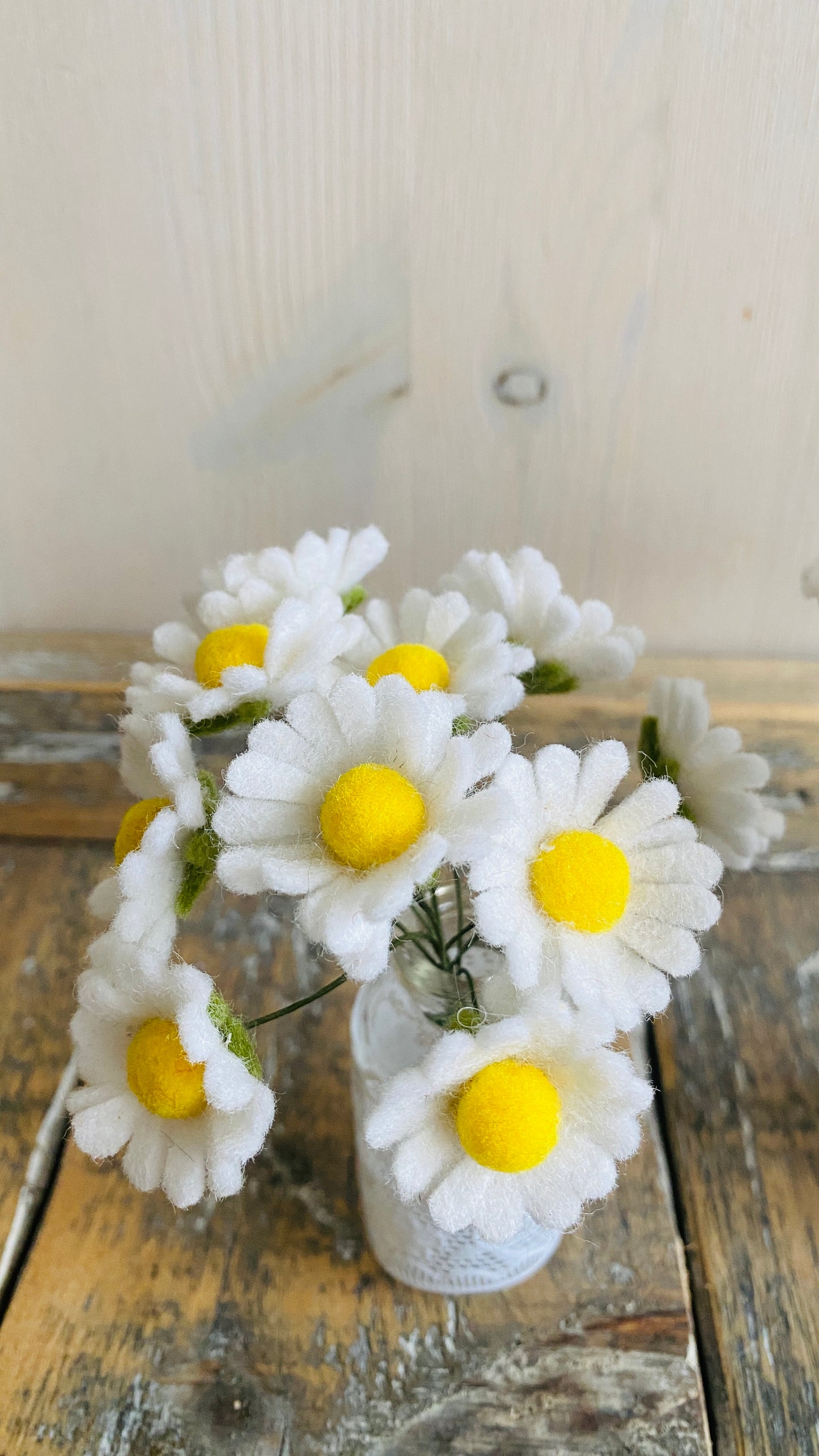 duurzaam boeketje handgemaakte viltbloemen madeliefjes