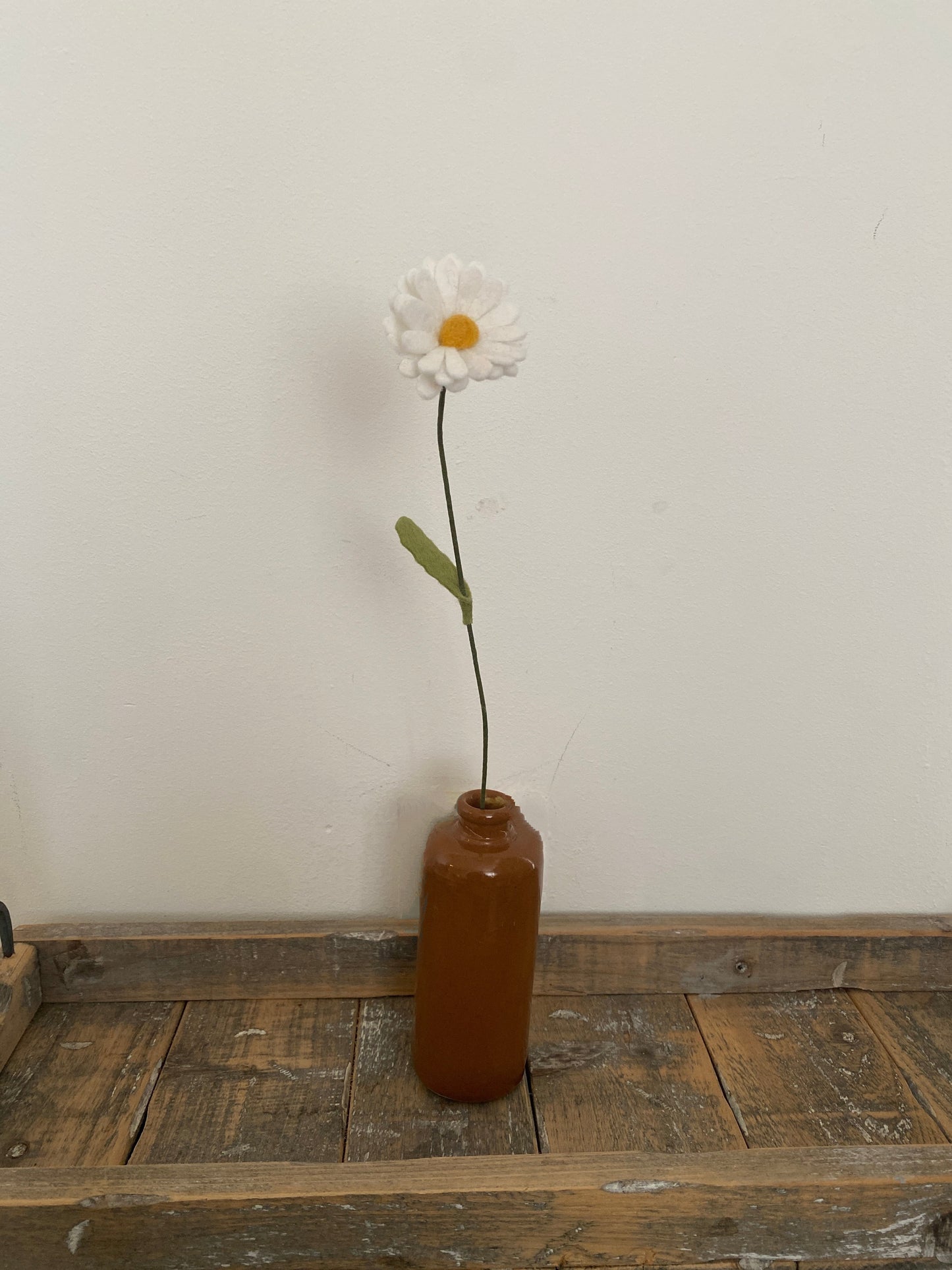 handgemaakte bloem van vilt de margriet