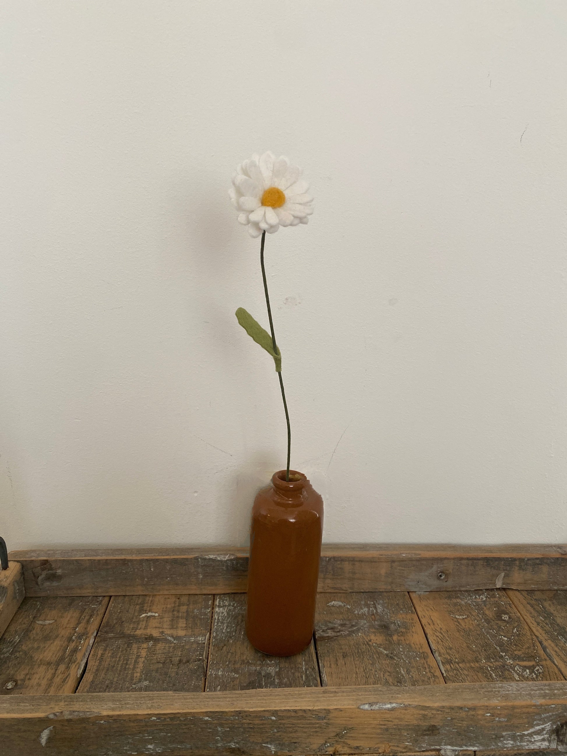 handgemaakte bloem van vilt de margriet