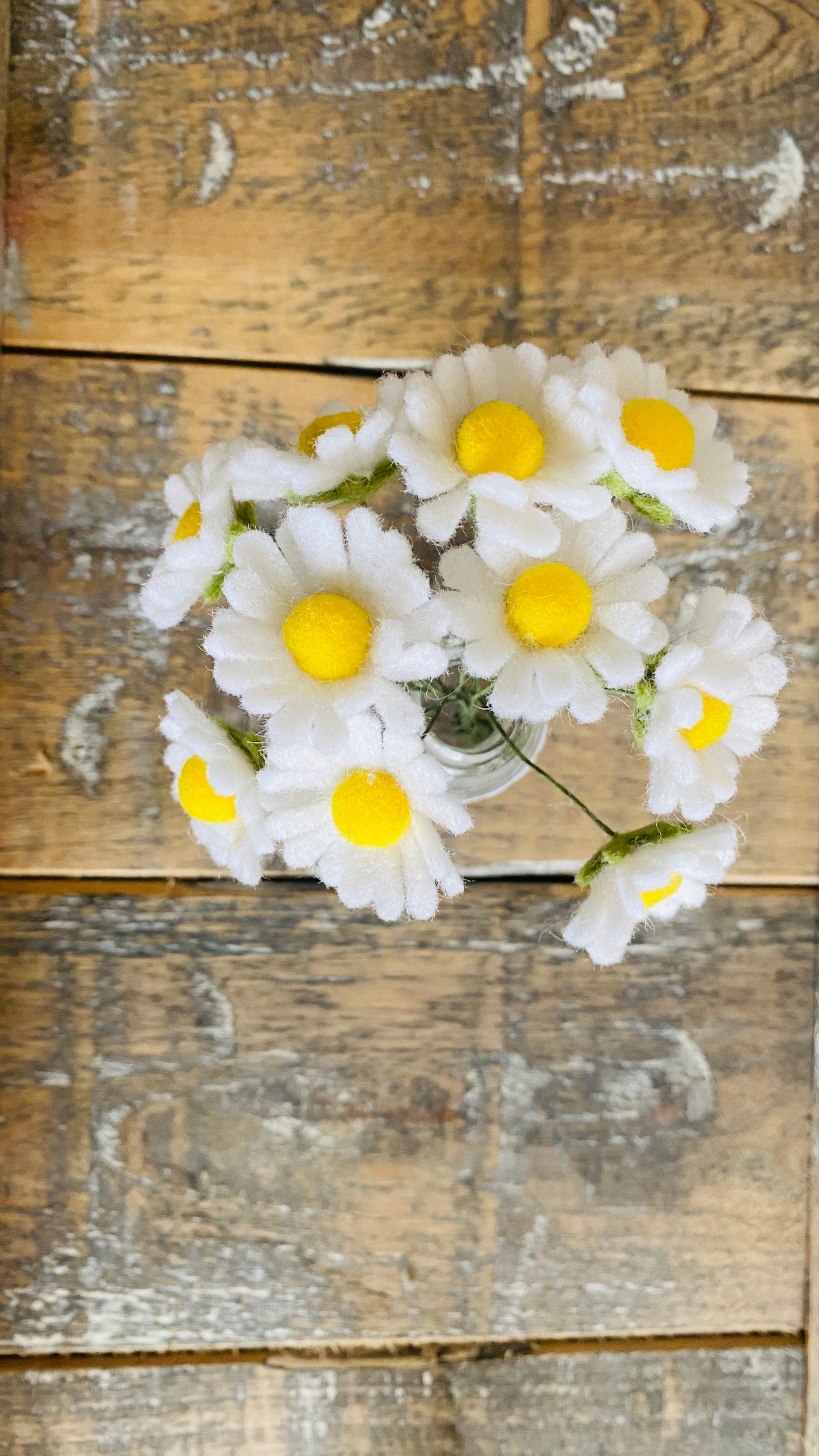 viltbloemenboeket met madeliefjes handgemaakt van wolvilt