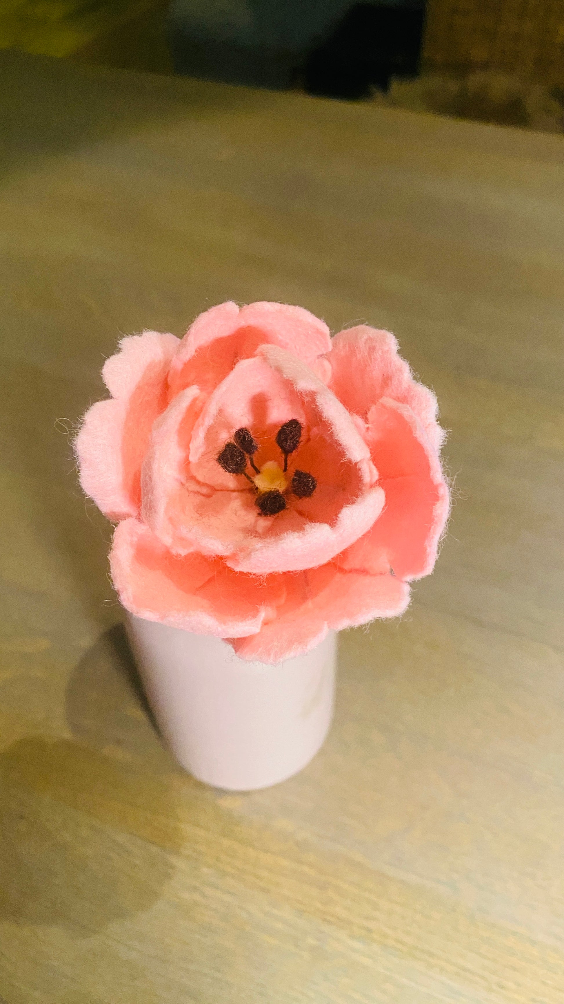 Handgemaakte dubbele tulp van wolvilt