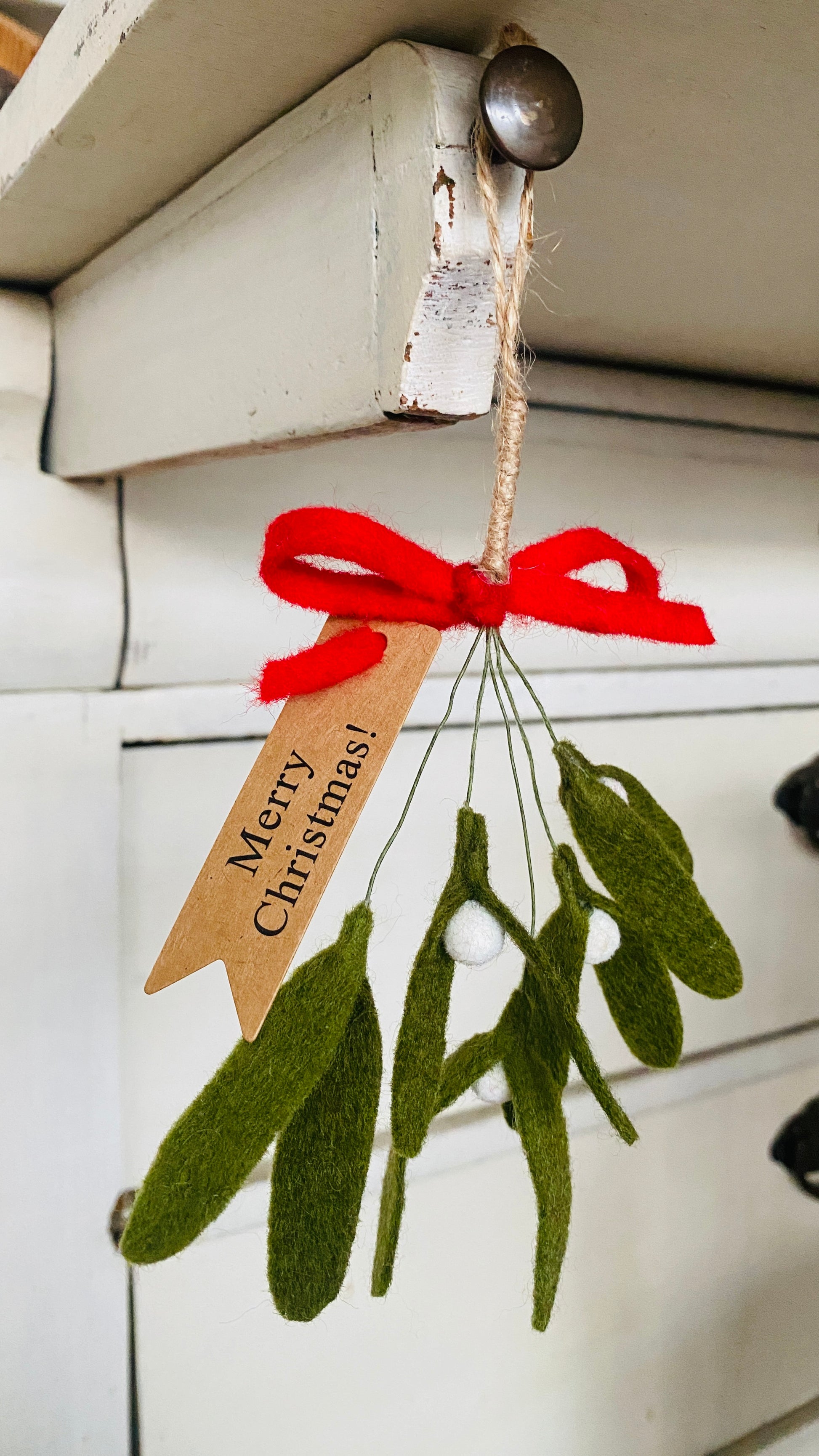 kersthanger handgemaakt van vilt misletoe ook gemaakt tijdens de workshop met kerst