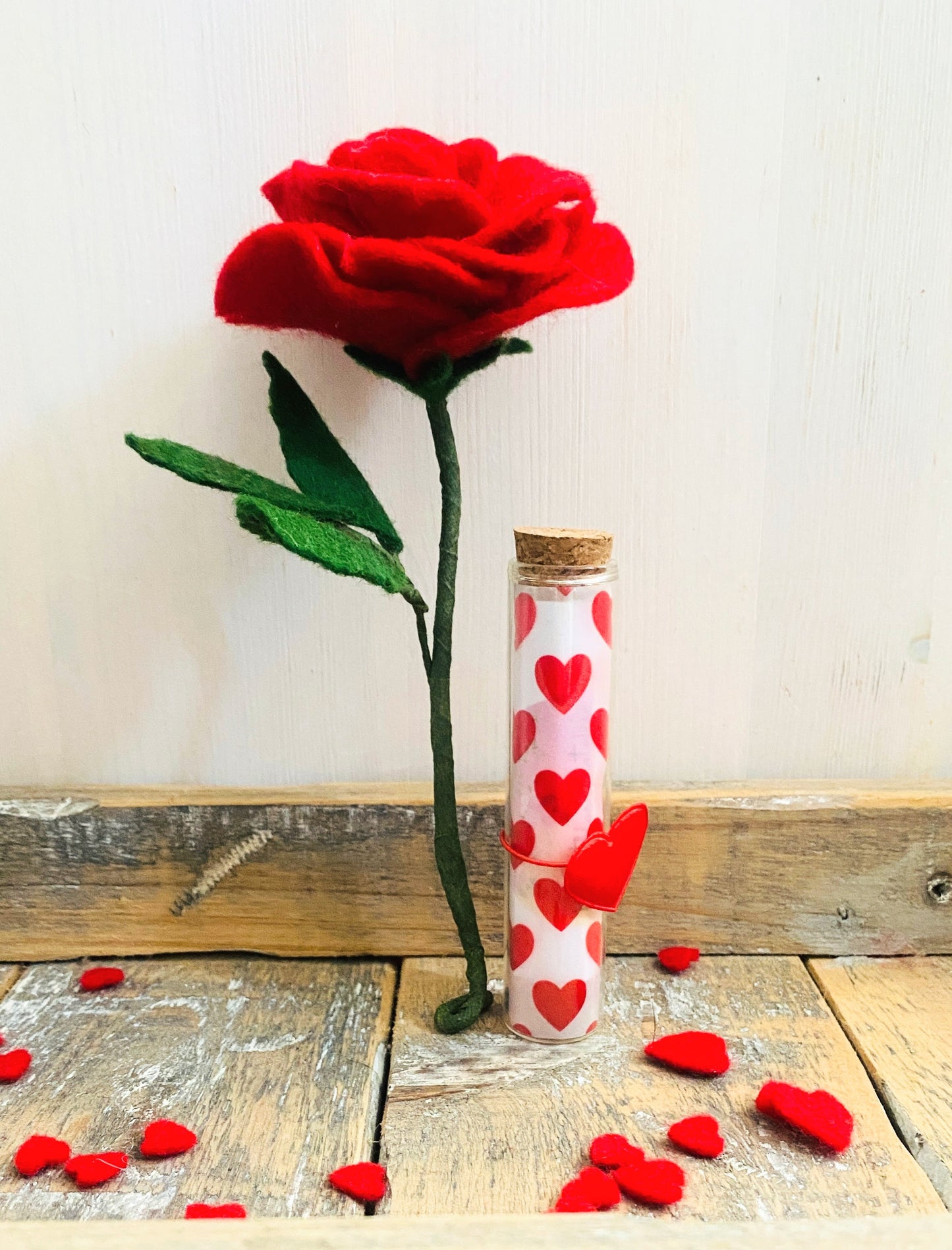Cadeautip: Vilten Roos met vaasje in luxe doosje