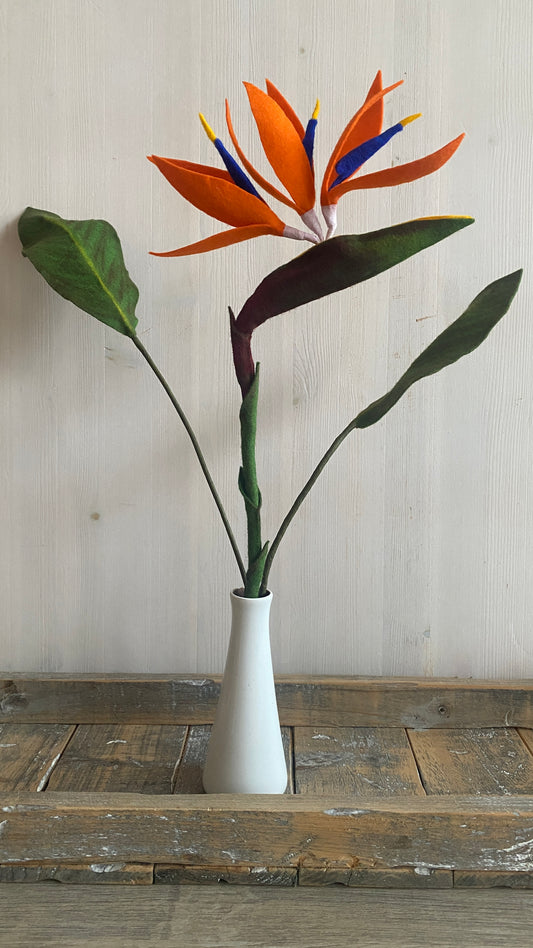 Strelitzia handgemaakt van 100% wolvilt met drie kelkbladeren