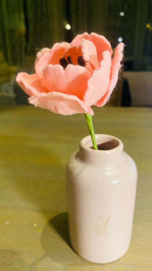 Roze handgemaakte viltbloem dubbele tulp
