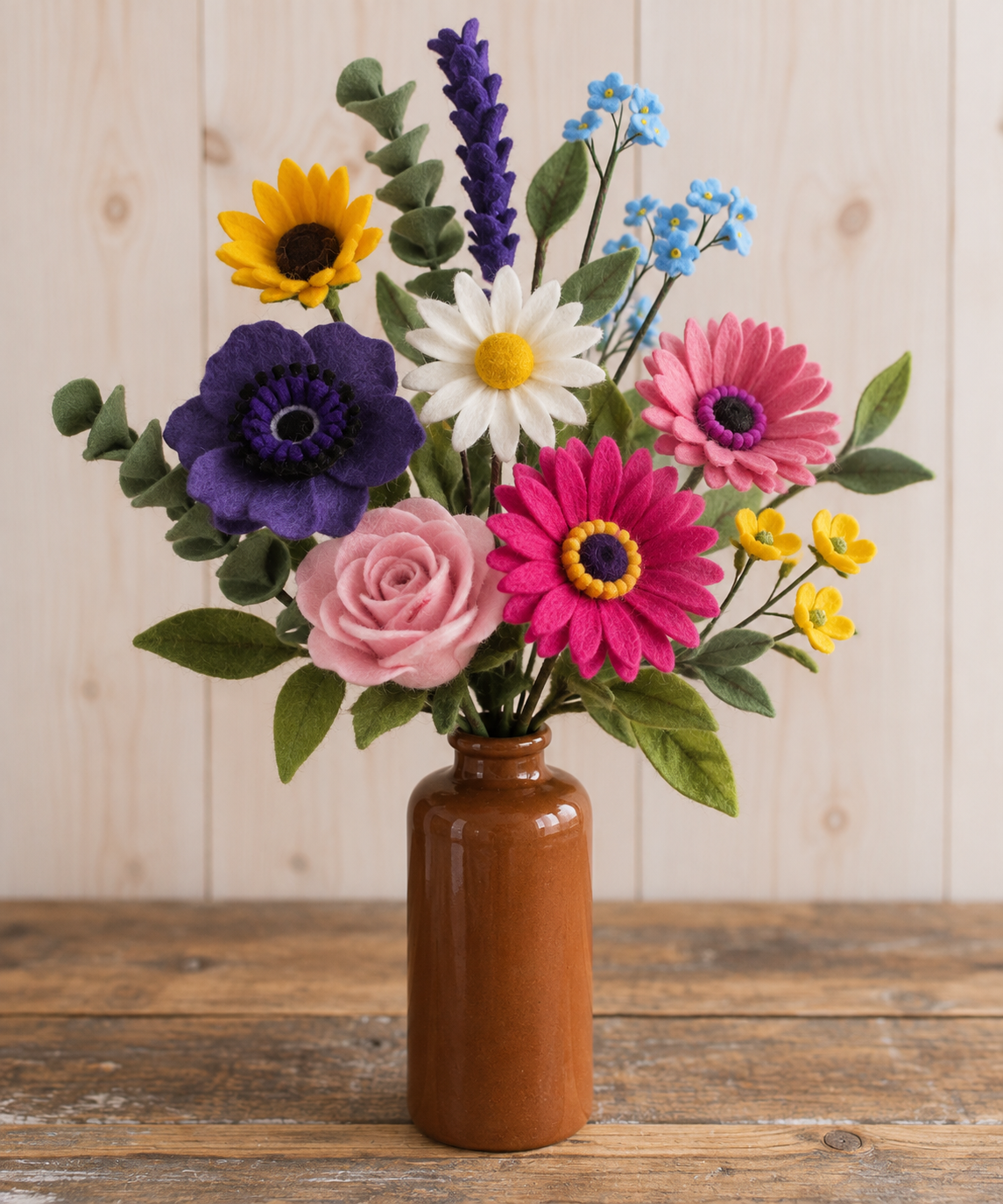 Handgemaakt viltbloemen boeketje met verschillende kleuren en soorten viltbloemen ook te verkrijgen als abonnement compact