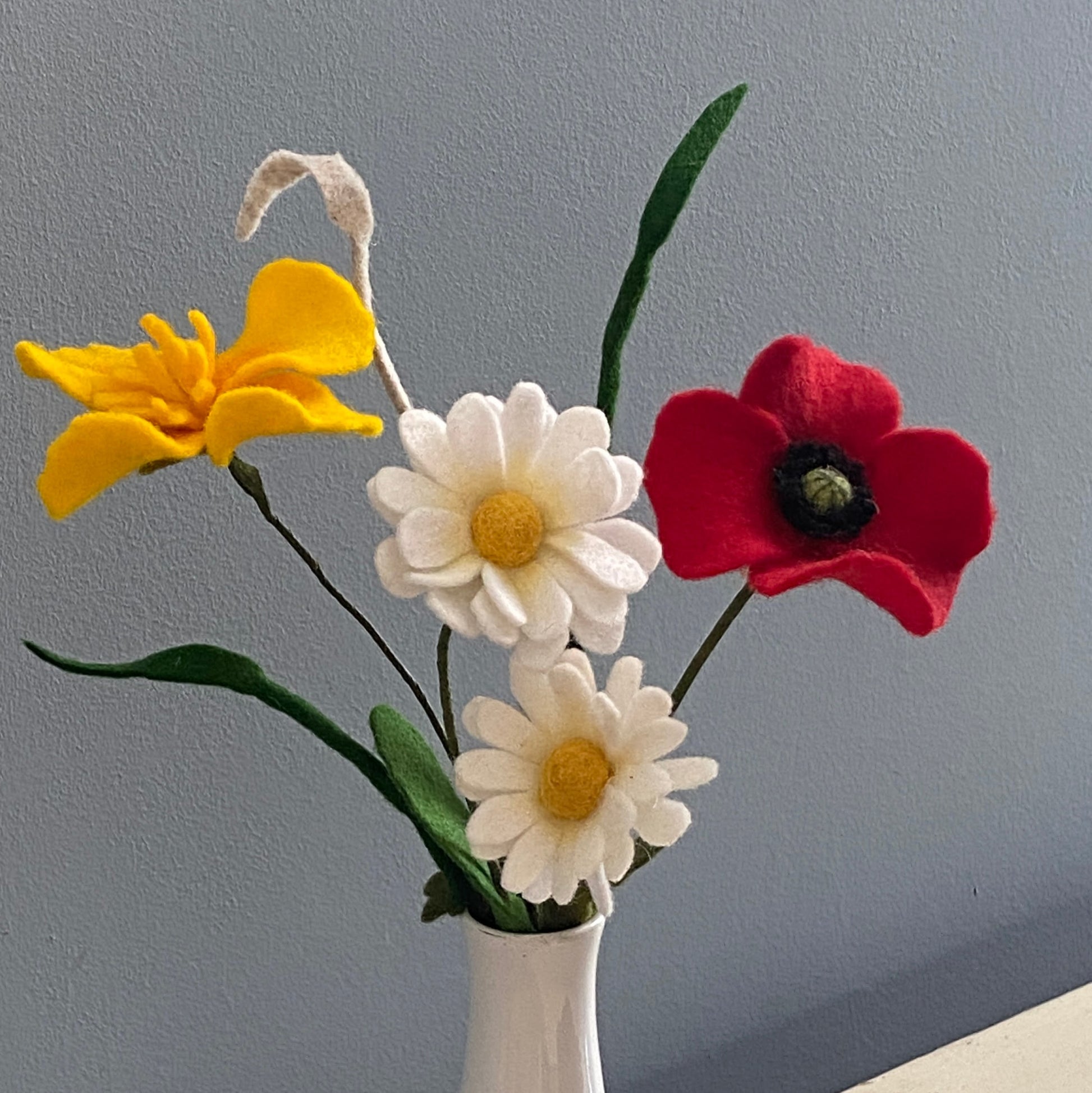Handgemaakt zomerboeketje van vilt voor de workshop viltbloemen maken in Uithoorn